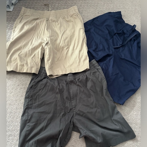 Uniqlo shorts BUNDLE - Picture 1 of 5
